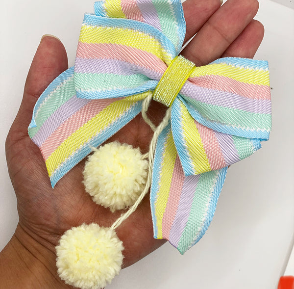 Wool pompon bow